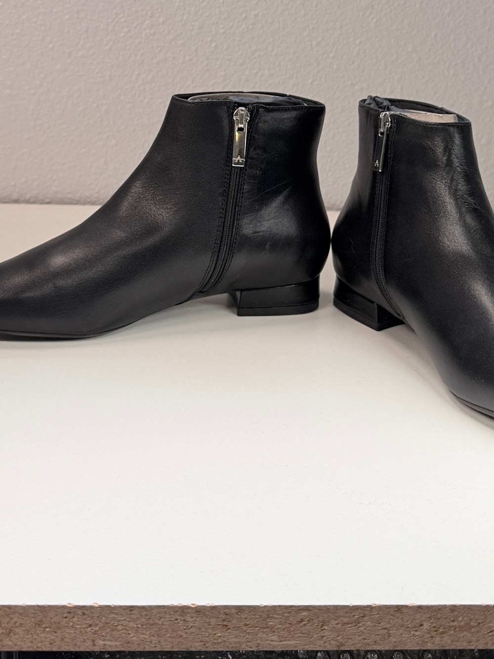 Aquatalia Waterproof Black Leather Pointed Toe Ankle Booties size 7.5 sleek - Picture 11 of 15